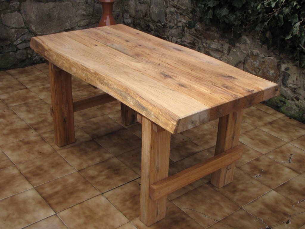 dubovy stol